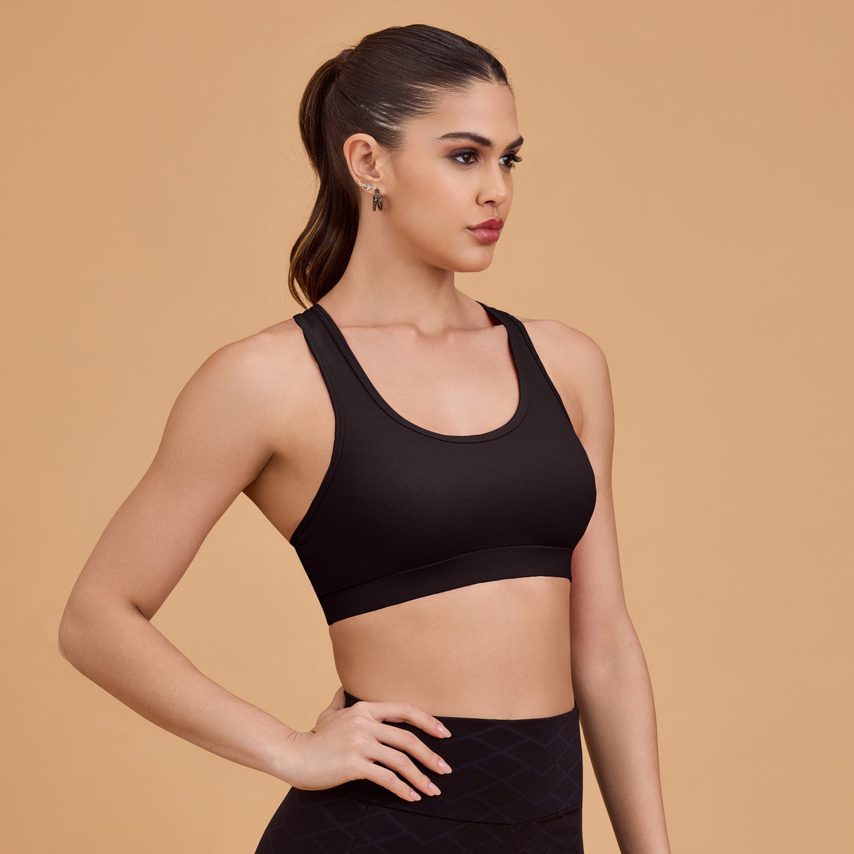 Medium Impact Racerback Sports Bra – Seamless, Breathable, Supportive SQ1028