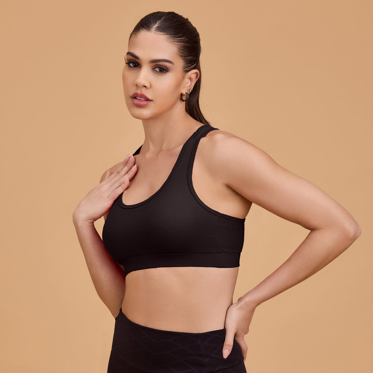 Medium Impact Racerback Sports Bra – Seamless, Breathable, Supportive SQ1028