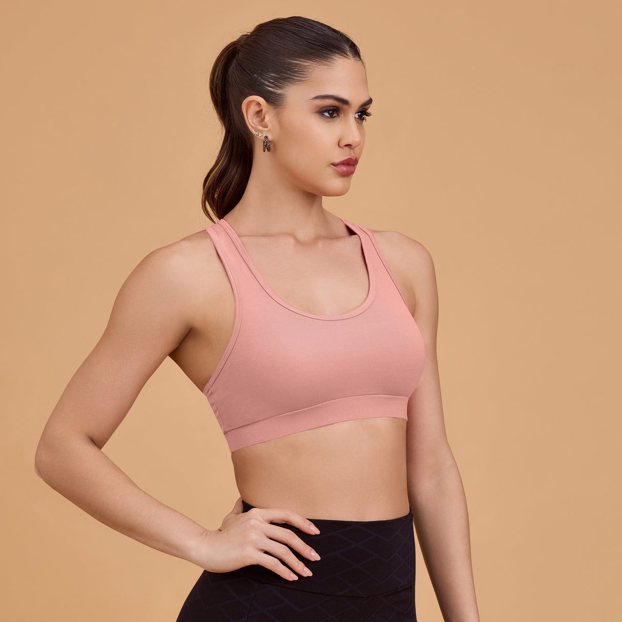 Medium Impact Racerback Sports Bra – Seamless, Breathable, Supportive SQ1028